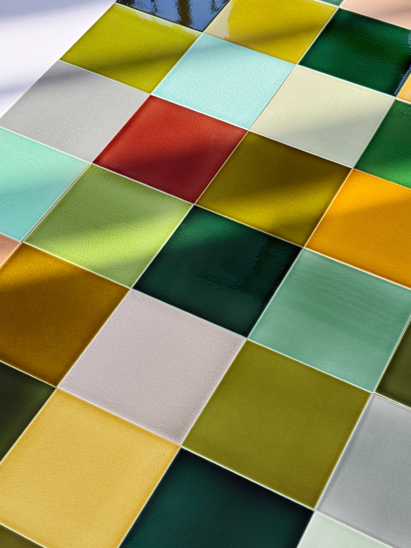 Neue Wandfliesen-Patch-Art-Flächen 🟥 🟨 🟩 🟦
Individuelle Flächen aus Restbeständen und Fliesen mit kleinen Besonderheiten – gestaltet aus einfarbig glasierten Fliesen, Dekorfliesen und Reduktionsbrand-Fliesen.

Online oder direkt bei uns im Werksverkauf erhältlich.

#walltiles #walltiledesign #tiles #wandfliesen #glazedtiles #glazes #handmadetiles #patchart